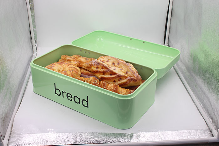These bread boxes have a simple but unique appearance, it is a best gift for family or friends and a best choice for the festive season
